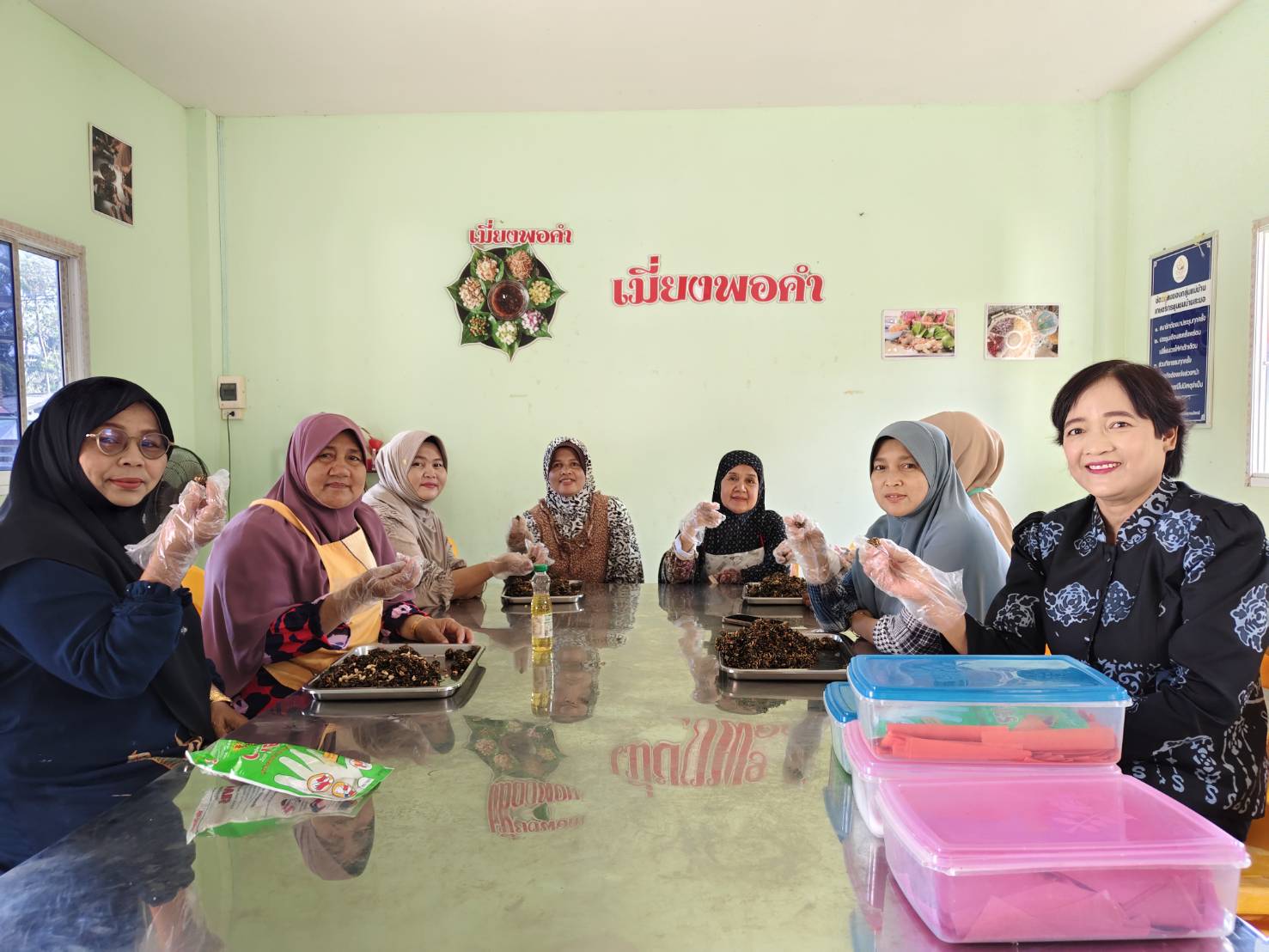 พช.ยะรัง ติดตามการดำเนินงานกลุ่มวิสาหกิจชุมชนบุหงาสะนอ หมู่ที่ 1 ตำบลสะนอ เพื่อขอรับการสนับสนุนงบประมาณเงินทุนหมุนเวียนจากกองทุนพัฒนาบทบาทสตรี